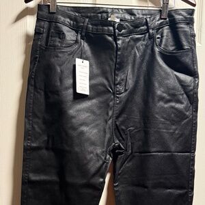BLACK PLEATHER PANTS